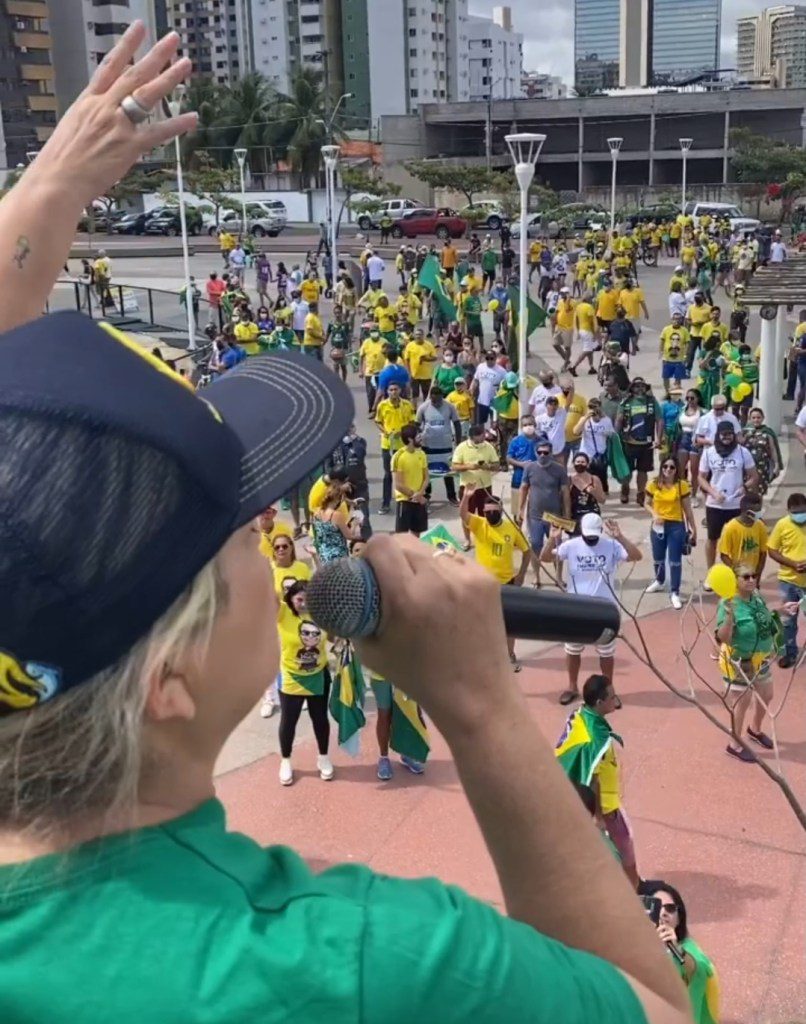 Manifestantes pró-Bolsonaro pedem voto auditável durante ato em São Luís