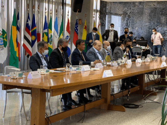 Governadores pedem reunião com Bolsonaro para diminuir tensão entre poderes