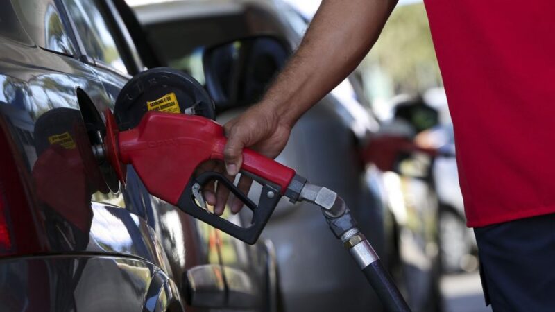 Petrobras aumenta preço da gasolina em 7,2% a partir de amanhã; gás de cozinha também fica mais caro