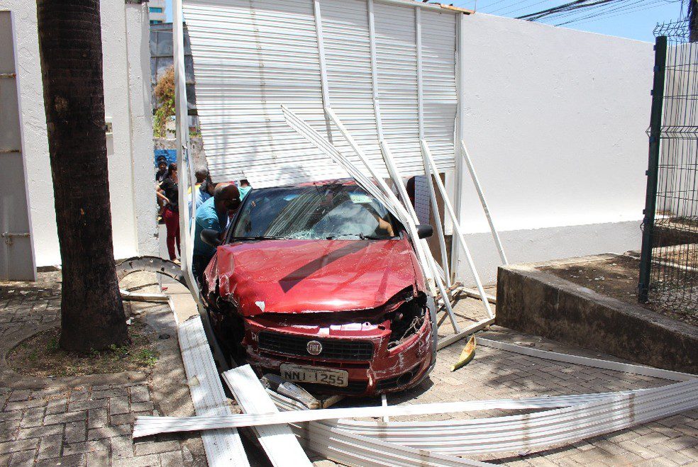 São Luís registra acidentes de trânsito em várias regiões nesta segunda-feira (11) Houve queda de postes, interrupção de energia elétrica e congestionamentos. Não houve registro de óbitos.