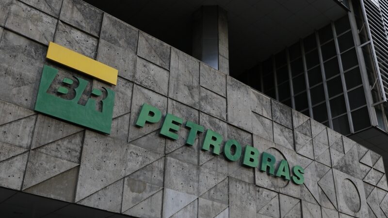 Polícia Federal investiga crimes de corrupção contra Petrobras Mandados são cumpridos em Niterói (RJ)