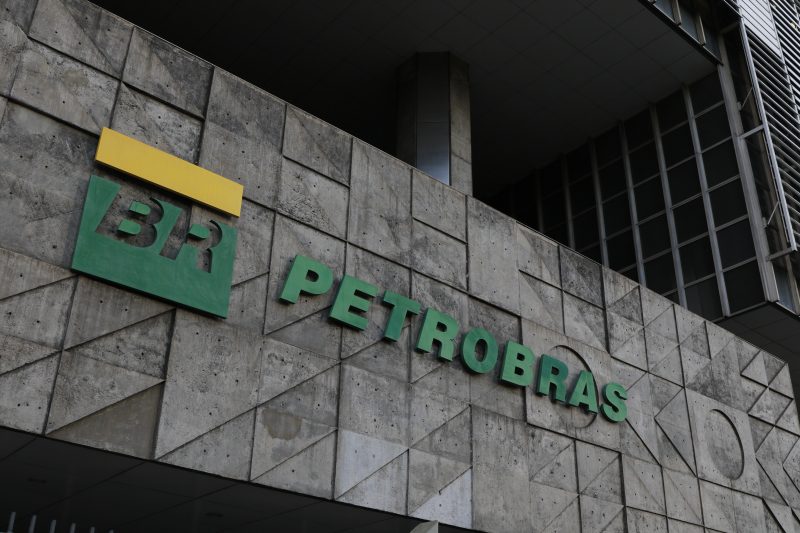 Polícia Federal investiga crimes de corrupção contra Petrobras Mandados são cumpridos em Niterói (RJ)