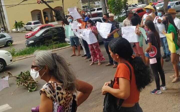 Moradores da Área Itaqui-Bacanga realizam protesto na manhã desta segunda-feira (1) A Polícia Militar esteve no local para garantir a ordem, mas segundo a guarnição, a manifestação foi pacífica e sem alterações.