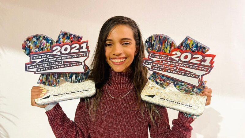 Rayssa Leal vence prêmio de skatista do ano e destaque olímpico Cerimônia do prêmio Cemporcento Skate comemorou o ano de 2021 do esporte