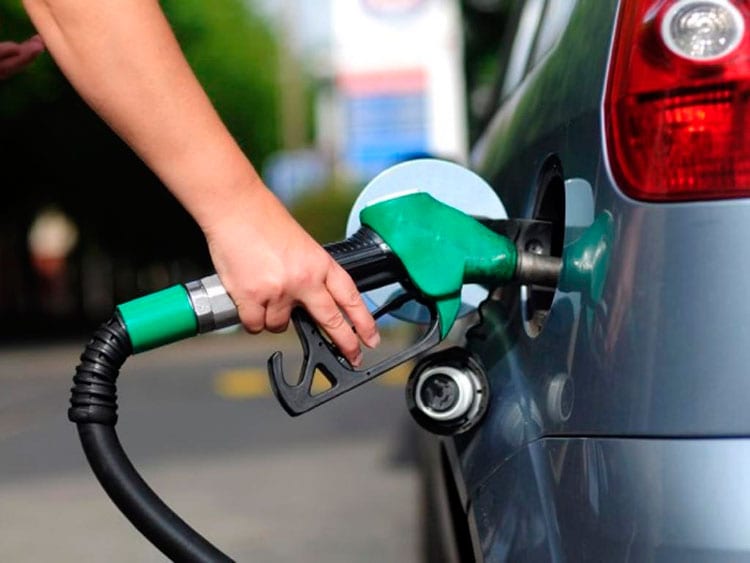 Preço da gasolina e do etanol registra baixa; aponta IPTL
