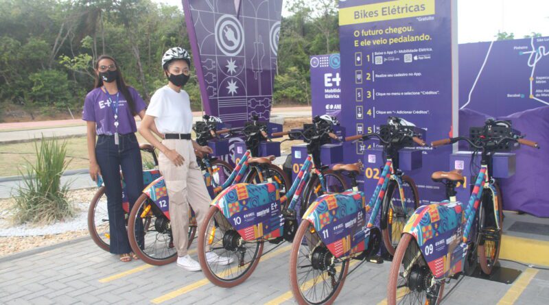 Projeto da Equatorial Maranhão disponibiliza eletroposto e 10 bicicletas elétricas para uso gratuito da população