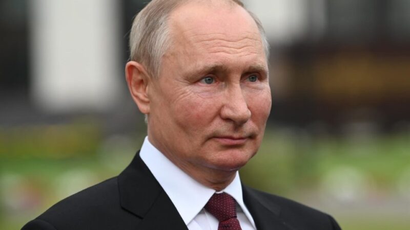 GUERRA NA UCRÂNIA Putin coloca forças com armas nucleares em alerta máximo Presidente russo criticou medidas tomadas pelo Ocidente.