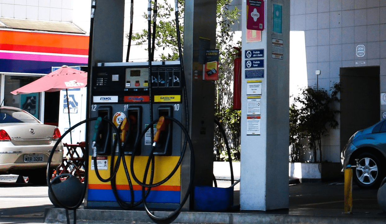 Senado aprova projeto para reduzir preço dos combustíveis Projeto segue para Câmara dos Deputados