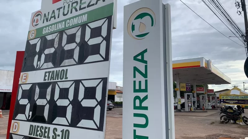 Antes de reajuste nas refinarias, gasolina é vendida a R$ 7,29 em São Luís Aumento no combustível aconteceu ainda durante a tarde desta quinta-feira (10) e é considerado irregular. Reajuste também gerou corrida aos postos.