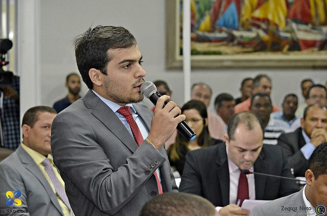 Vereadores colocam seus assessores para assistir às sessões remotas, denuncia Aldir Júnior