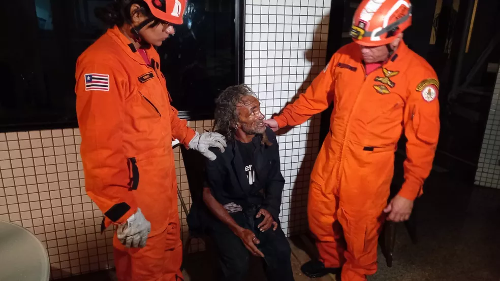Homem é resgatado após escalar torre de transmissão do Grupo Mirante