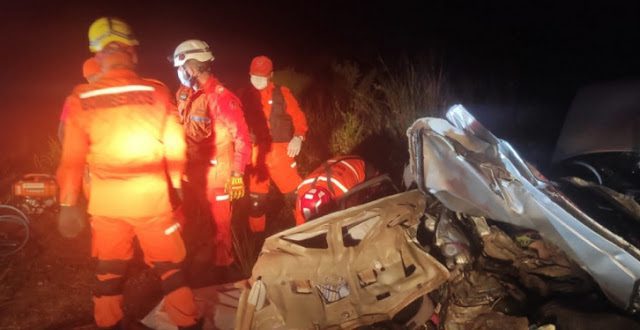 Grave acidente deixa seis mortos na BR-135, em Itapecuru-Mirim As vítimas estavam em um veículo de passeio que perdeu o controle após o pneu furar.