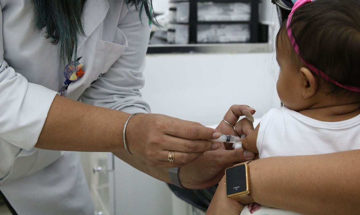 Vacinação infantil: campanha mira poliomielite e outras doenças Dia D de mobilização nacional está marcado para 20 de agosto