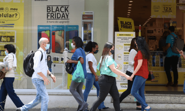 Cartilha alerta consumidores para promoções na Black Friday Procon divulga orientações para compras em lojas físicas e online