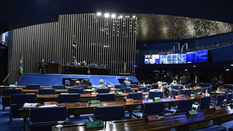 PEC da Transição é formalizada no Senado Texto exclui Bolsa Família do teto de gastos por 4 anos.
