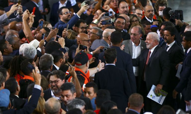 lula-centrais-sindicais1_mcamgo_abr_180120231818-12