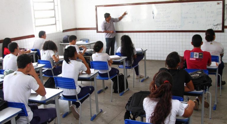 Foto-Professores-Sala-de-Aula-Seduc-Gilson-Teixeira63-1024x561