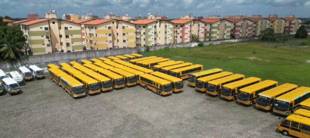 Secretária de Educação pode ser convocada para depor na Câmara de São Luís O objetivo é que a secretária preste esclarecimentos sobre a denúncia de dezenas de ônibus escolares parados em galpão da Prefeitura.