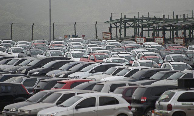 Governo anuncia medidas para estimular compra de carros populares Programa que incentiva indústria automotiva será lançado nesta quinta
