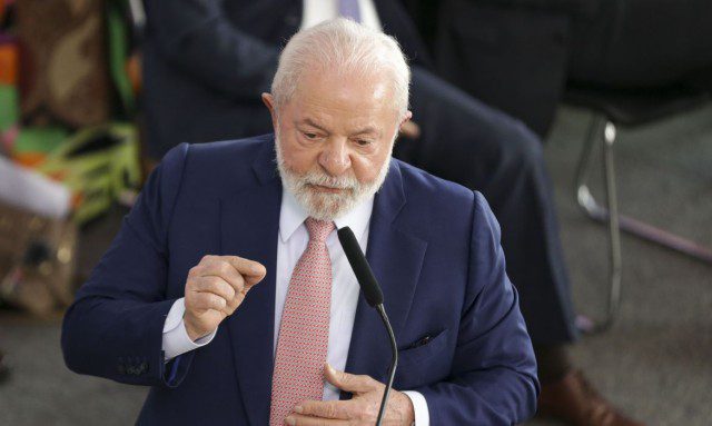 Lula quer premiar prefeitos que evitarem queimadas e desmatamento Presidente defendeu ação conjunta dos entes federados.