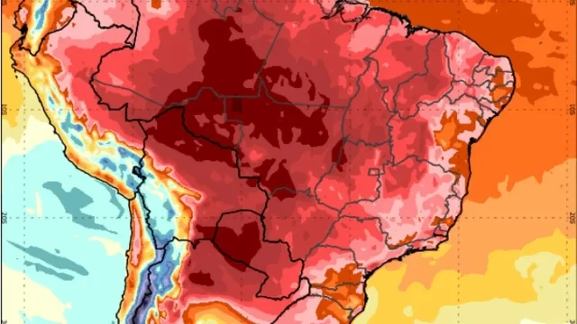 Onda de calor recorde atinge o país; veja os estados mais afetados A partir desta terça-feira, 22 de agosto, segundo o Climatempo, os termômetros irão subir devido a uma grande massa de ar quente e seco que cobre grande parte do território brasileiro.