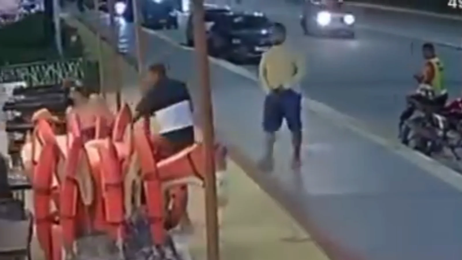 Homens armados assaltam clientes de restaurante na Litorânea, em São Luís