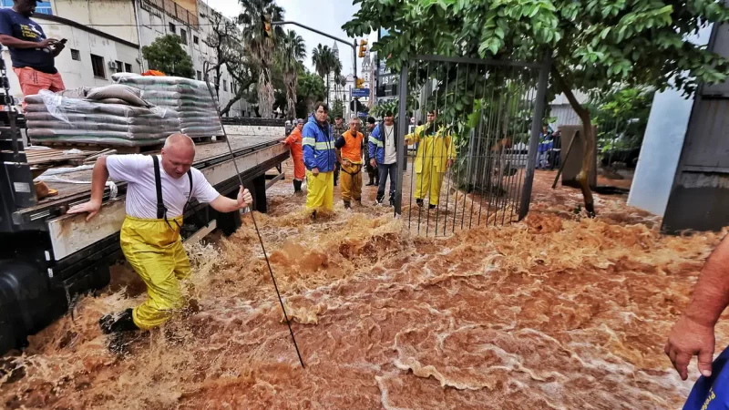 RS contabiliza meio milhão de pessoas afetadas pelas chuvas Dos 497 municípios, pelo menos 317 sofrem consequências dos temporais