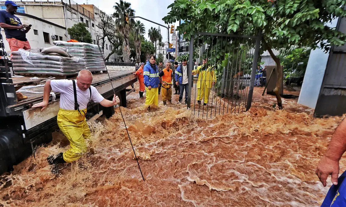 RS contabiliza meio milhão de pessoas afetadas pelas chuvas Dos 497 municípios, pelo menos 317 sofrem consequências dos temporais