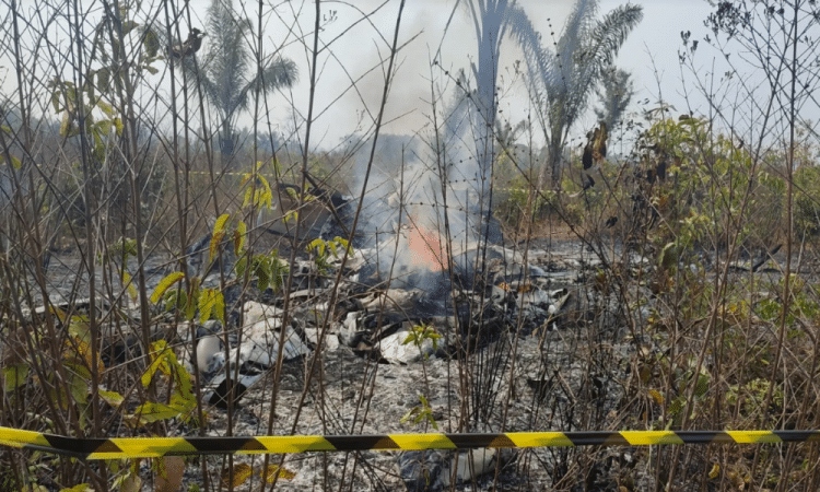 Avião de pequeno porte cai na zona rural de Mato Grosso