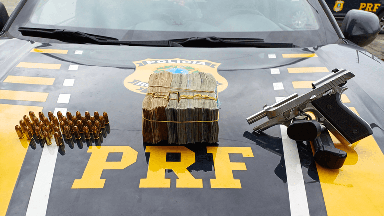 PISTOLA-DINHEIRO-E-MUNICOES